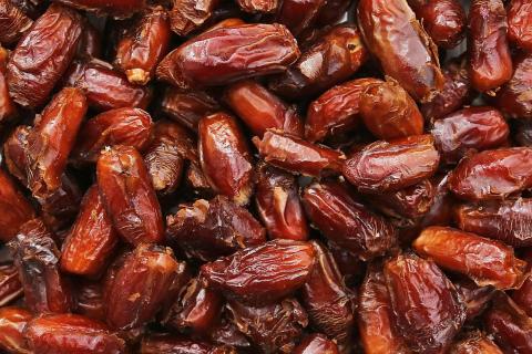 organic pitted dates